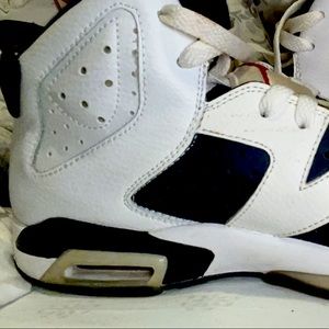 JORDAN OLYMPIC RETRO 6 size 5.5 In YOUTH BOYS. WORN TWICE/No soles-Replaceable.